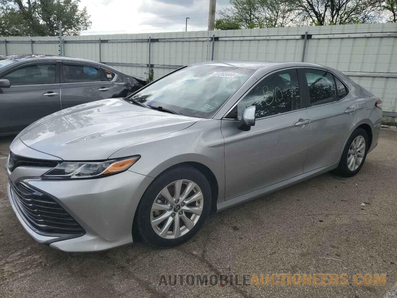 4T1B11HK9JU581084 TOYOTA CAMRY 2018