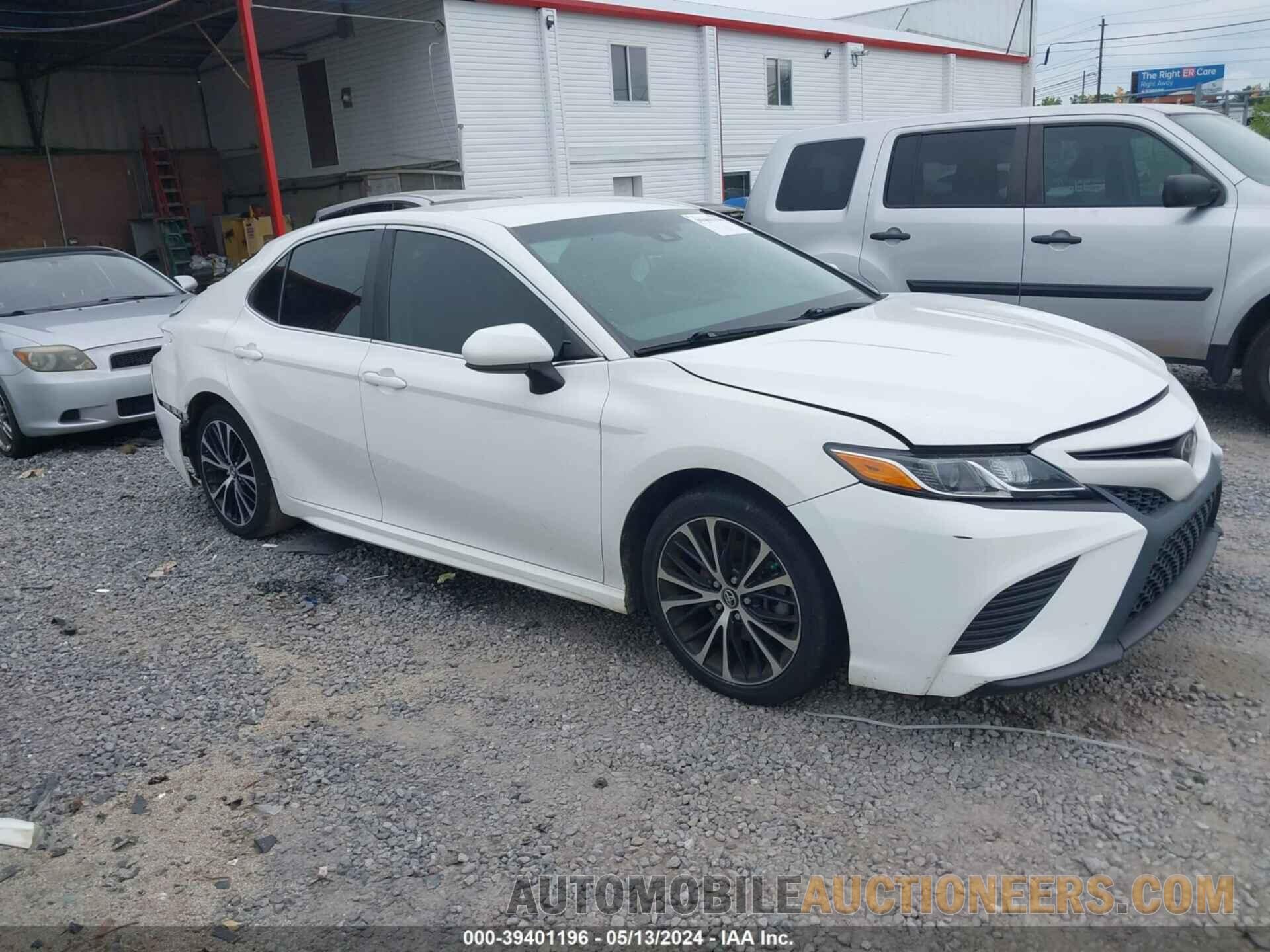 4T1B11HK9JU581098 TOYOTA CAMRY 2018