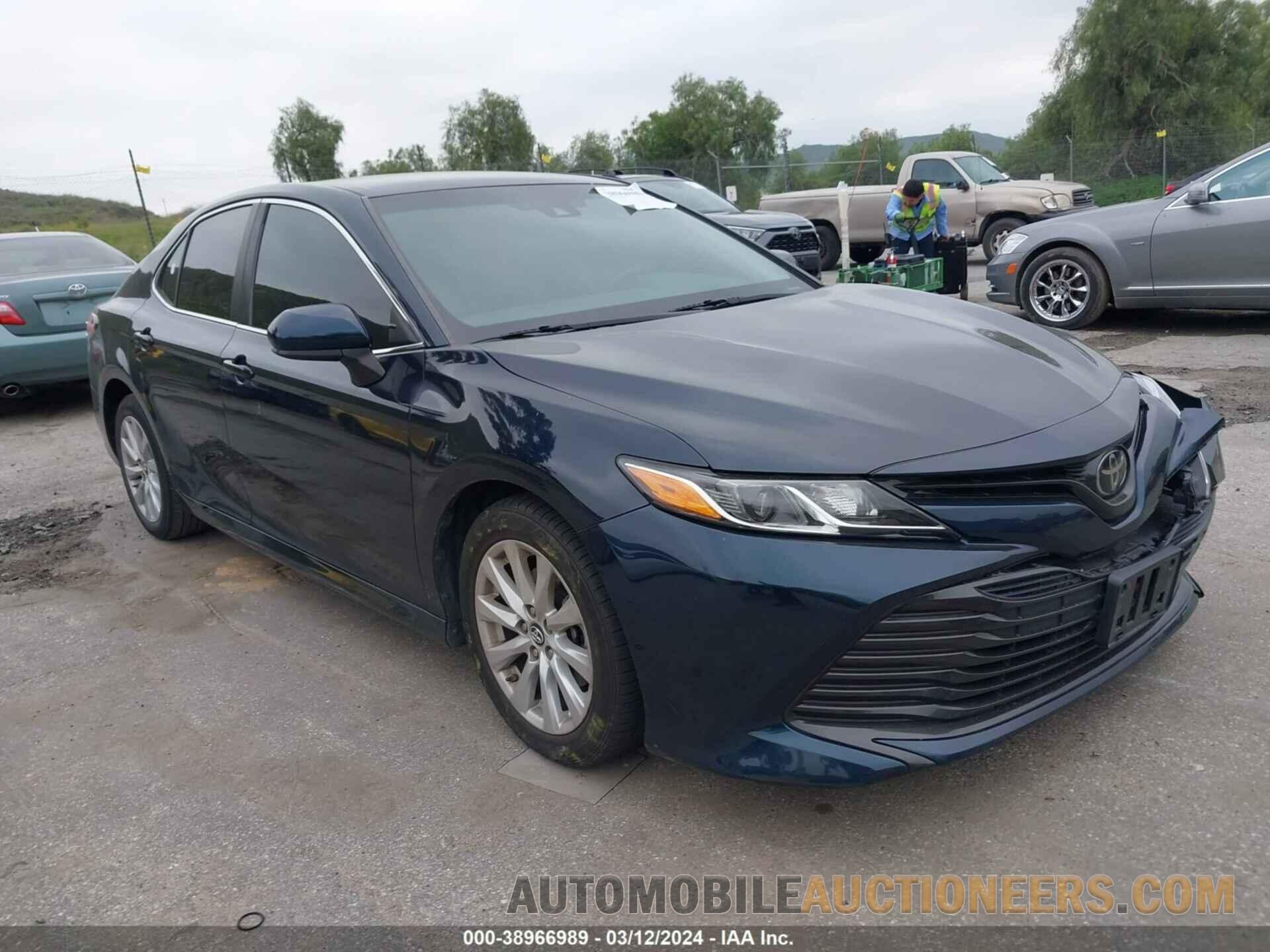 4T1B11HK9JU581327 TOYOTA CAMRY 2018