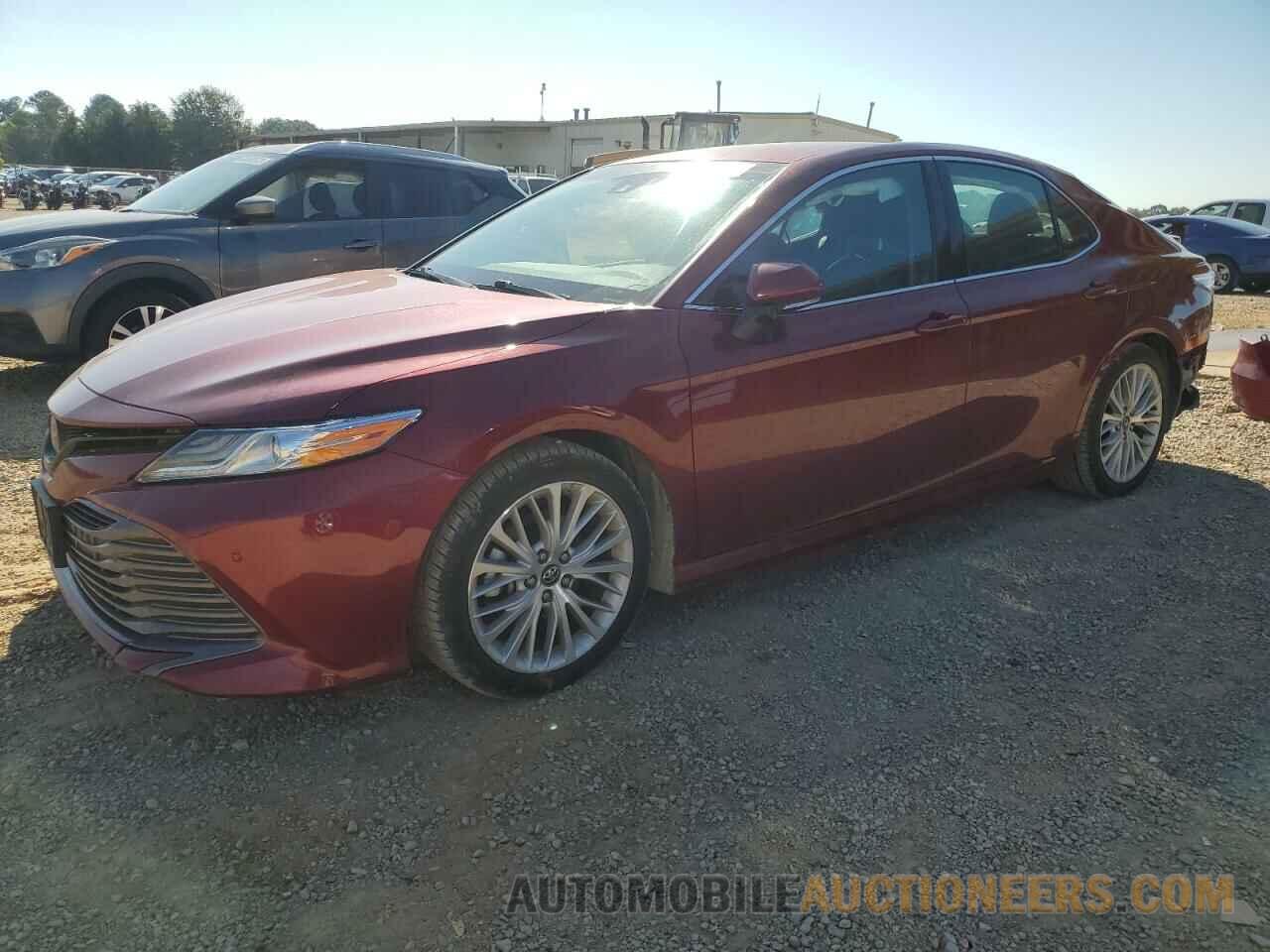 4T1B11HK9JU581392 TOYOTA CAMRY 2018