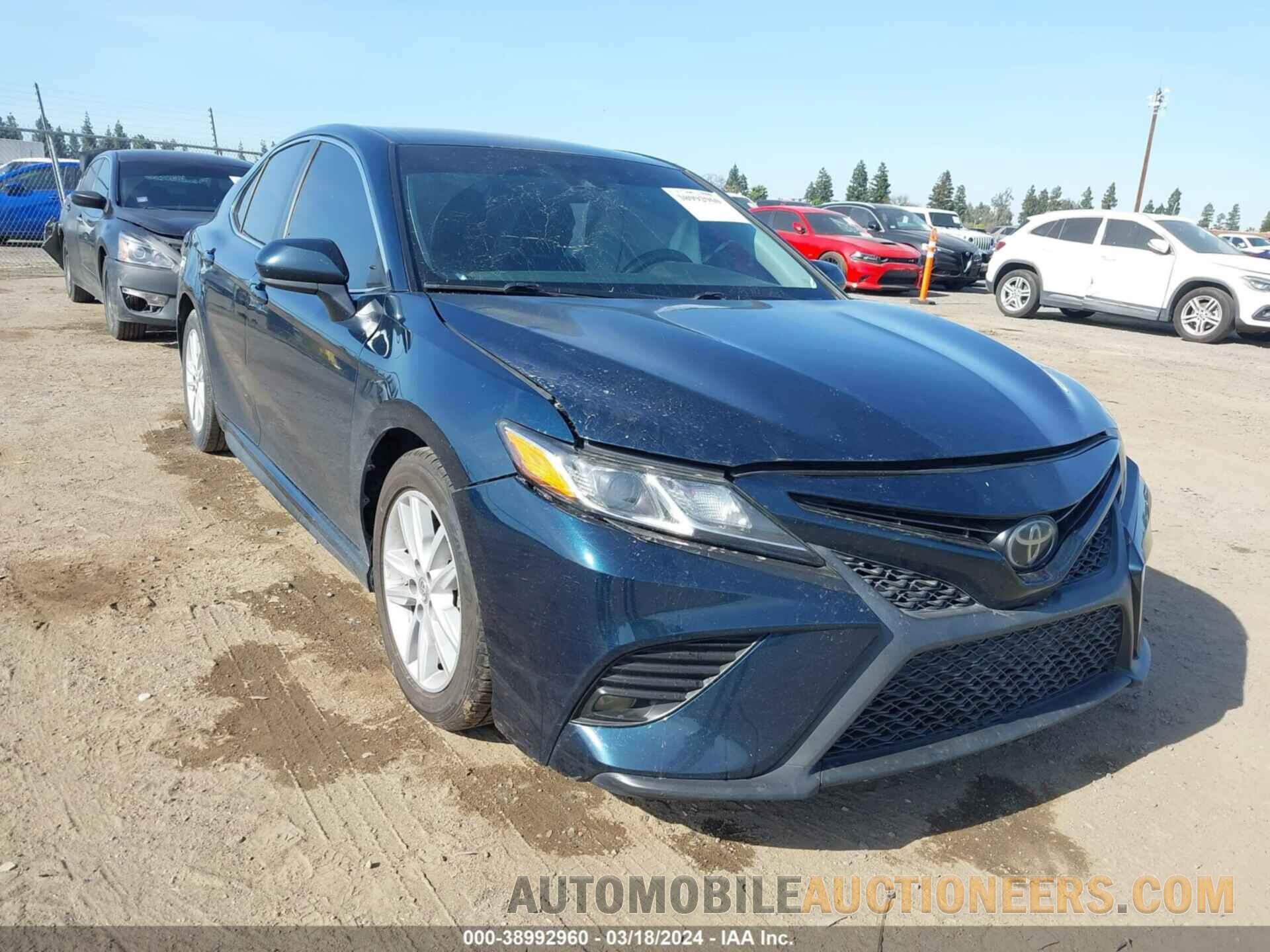 4T1B11HK9JU582039 TOYOTA CAMRY 2018