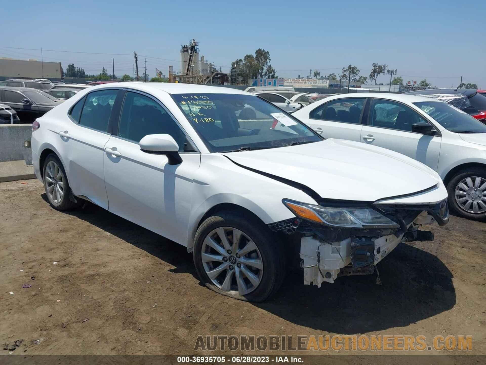 4T1B11HK9JU584437 TOYOTA CAMRY 2018