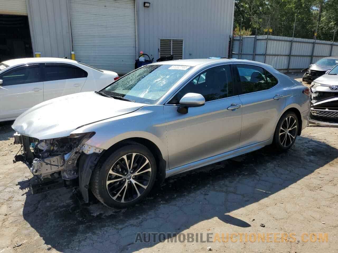 4T1B11HK9JU585278 TOYOTA CAMRY 2018