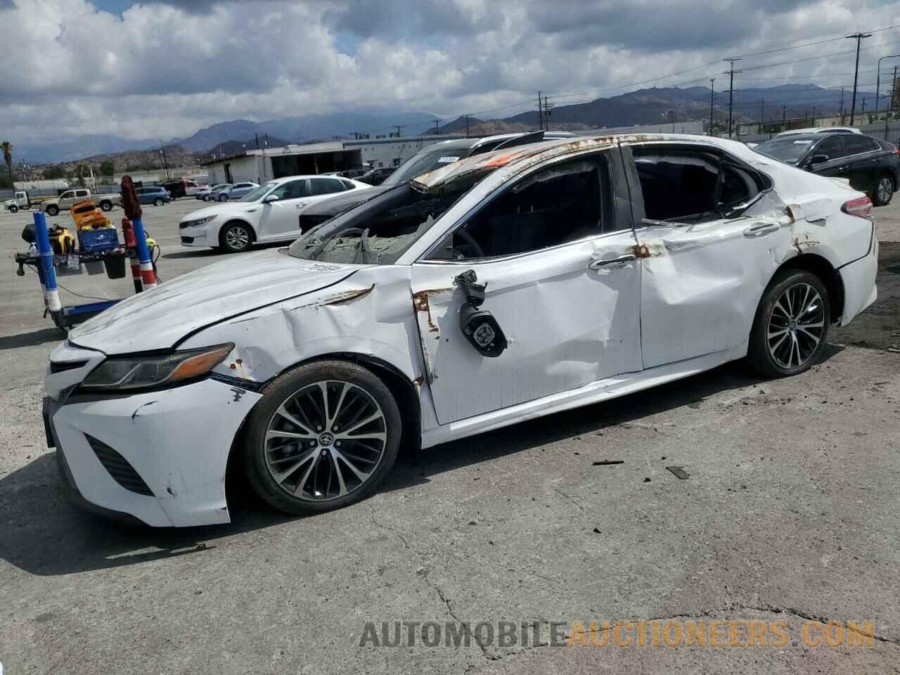 4T1B11HK9JU586320 TOYOTA CAMRY 2018