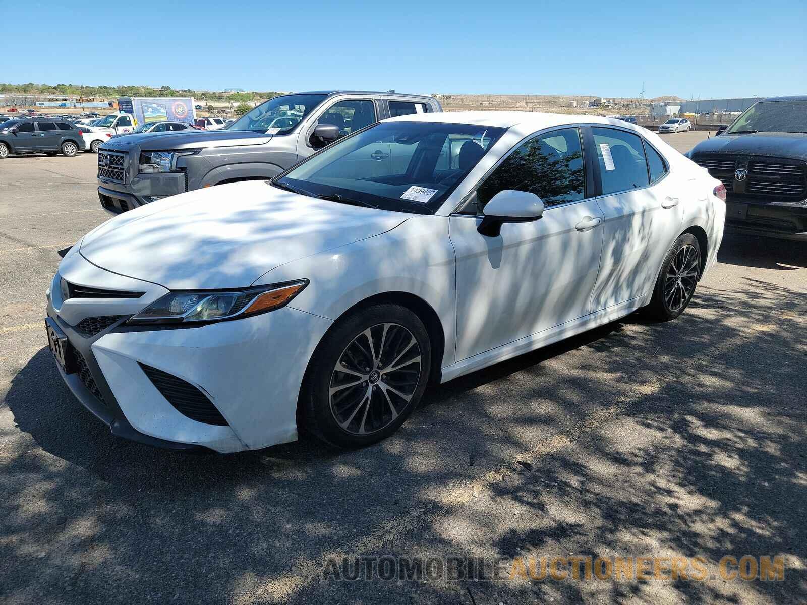 4T1B11HK9JU589590 Toyota Camry 2018