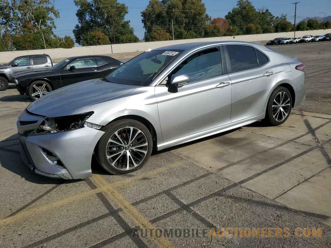 4T1B11HK9JU590075 TOYOTA CAMRY 2018