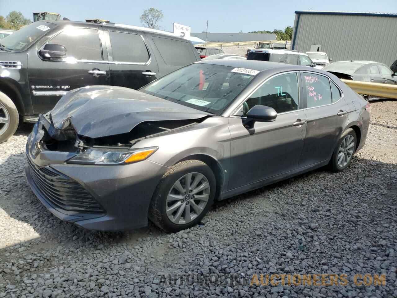 4T1B11HK9JU590612 TOYOTA CAMRY 2018