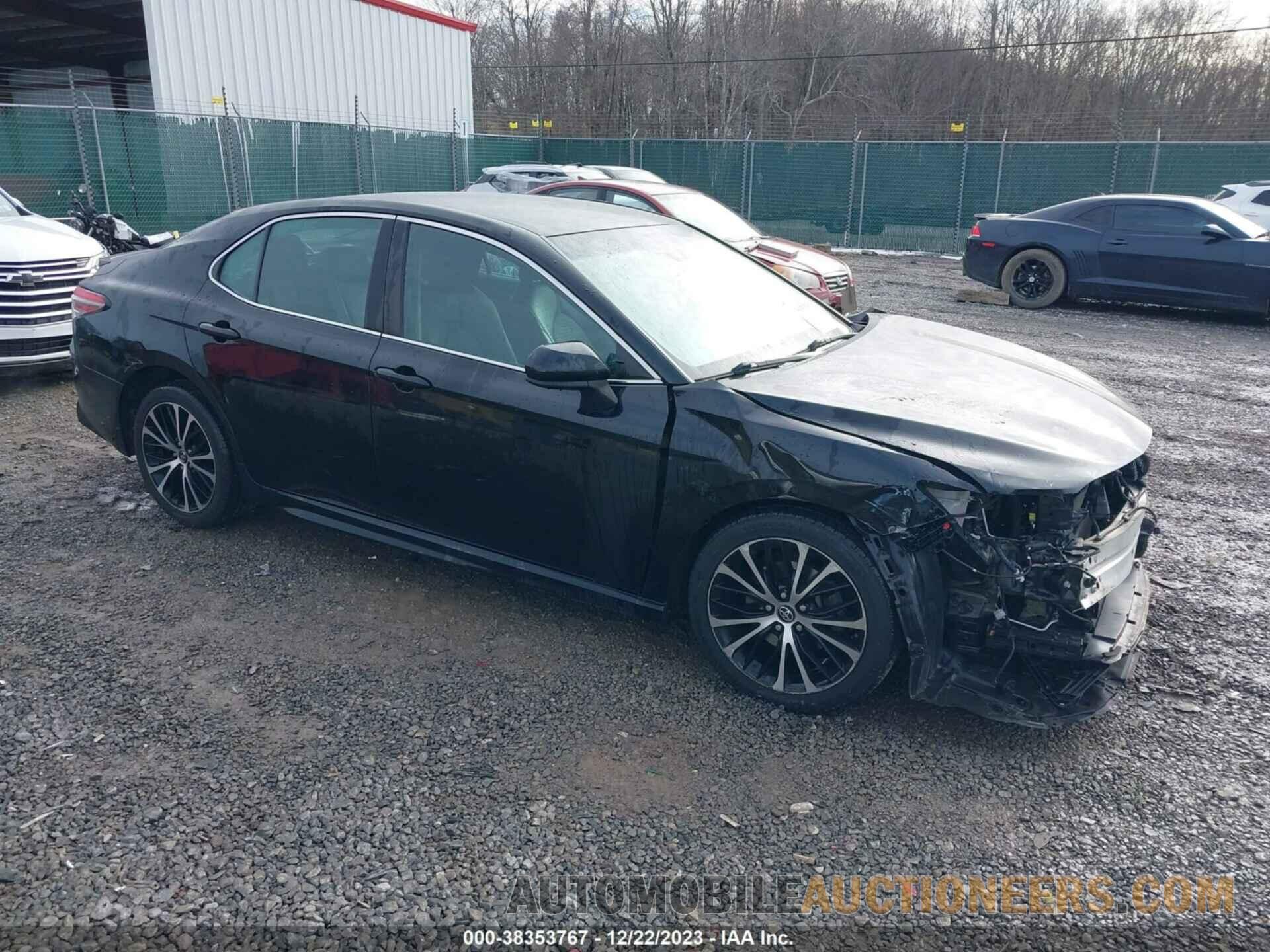 4T1B11HK9JU592070 TOYOTA CAMRY 2018