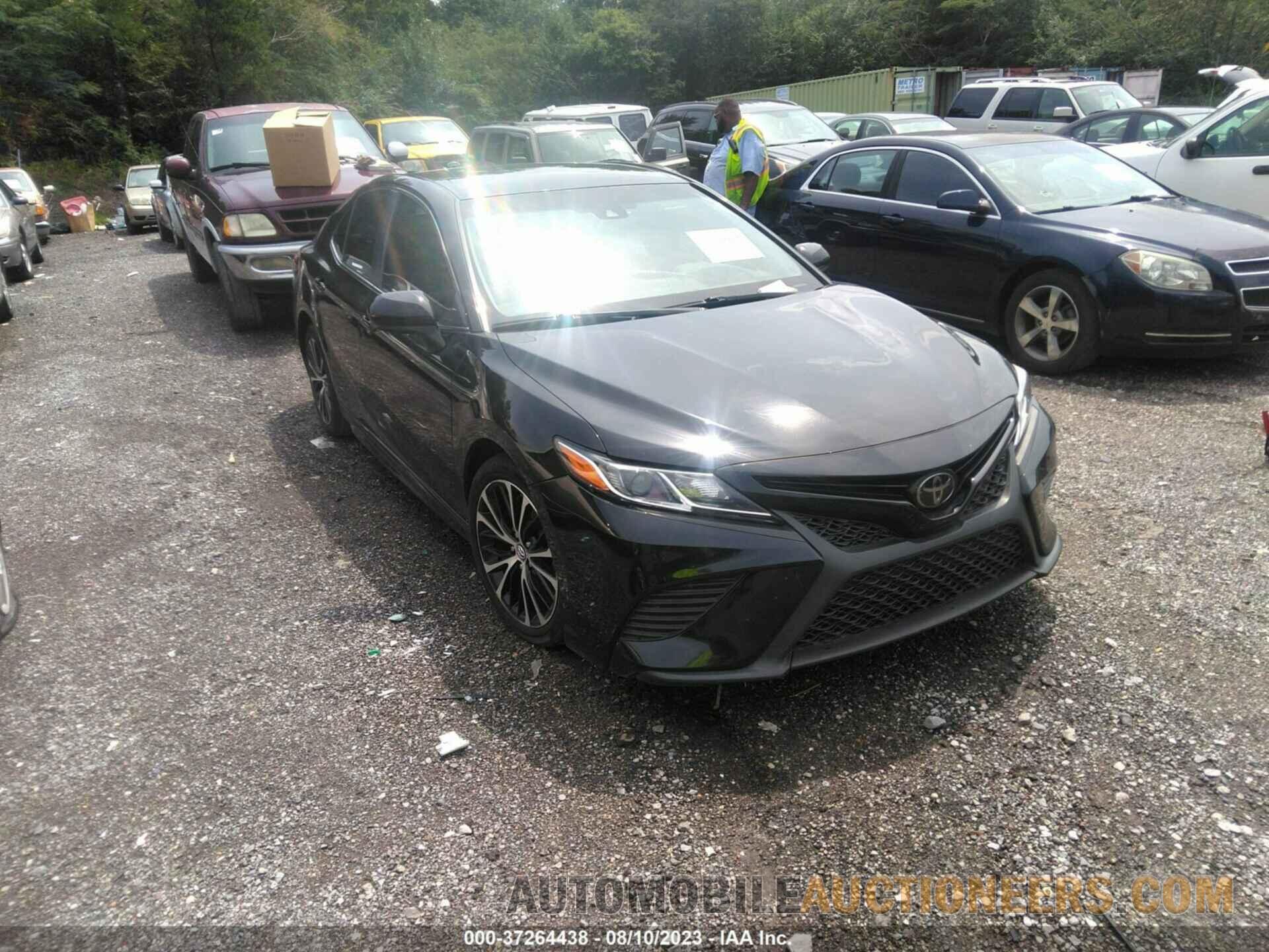 4T1B11HK9JU592697 TOYOTA CAMRY 2018