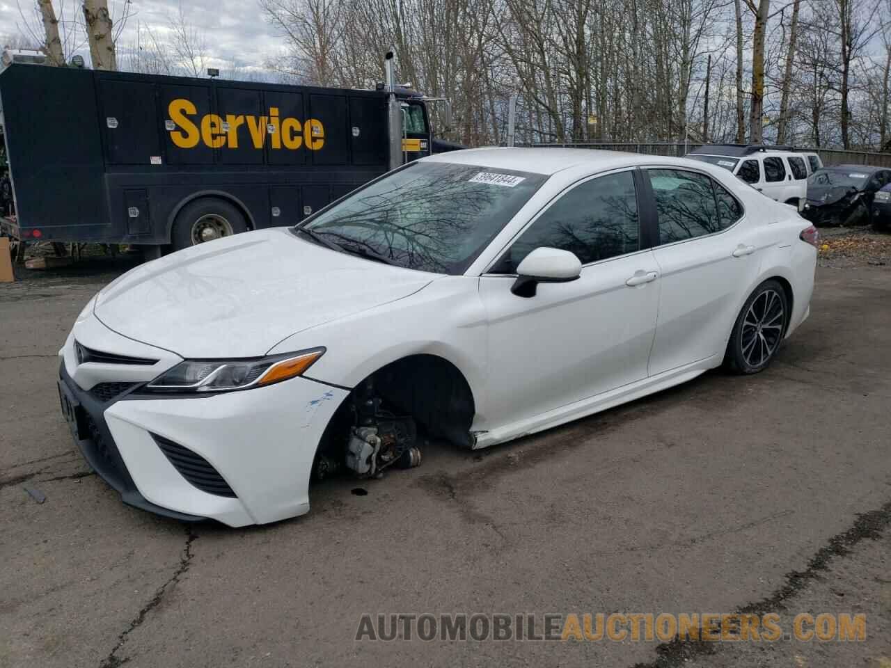 4T1B11HK9JU592831 TOYOTA CAMRY 2018