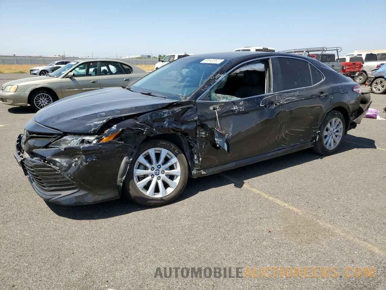 4T1B11HK9JU593977 TOYOTA CAMRY 2018