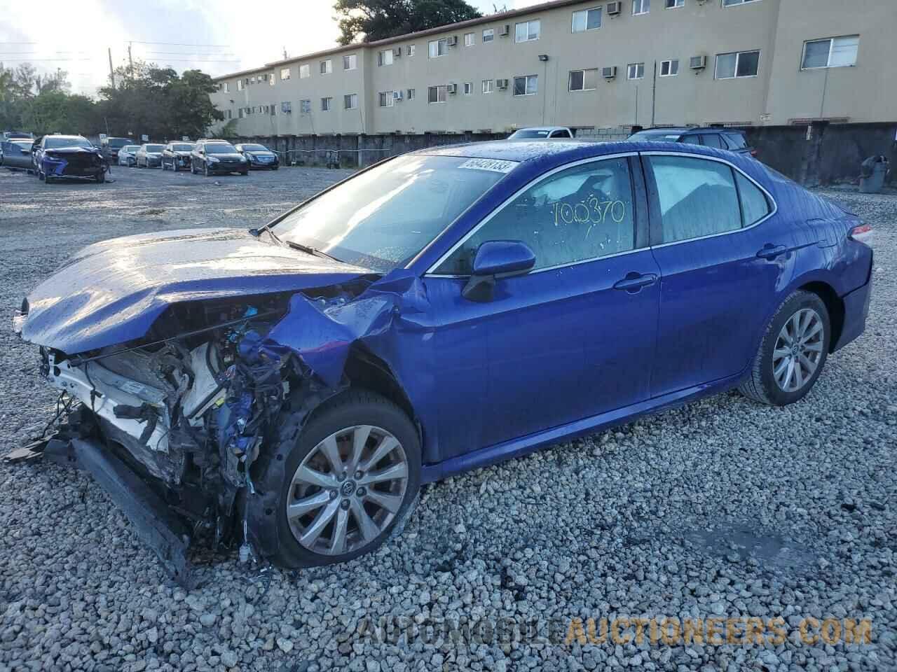 4T1B11HK9JU600409 TOYOTA CAMRY 2018