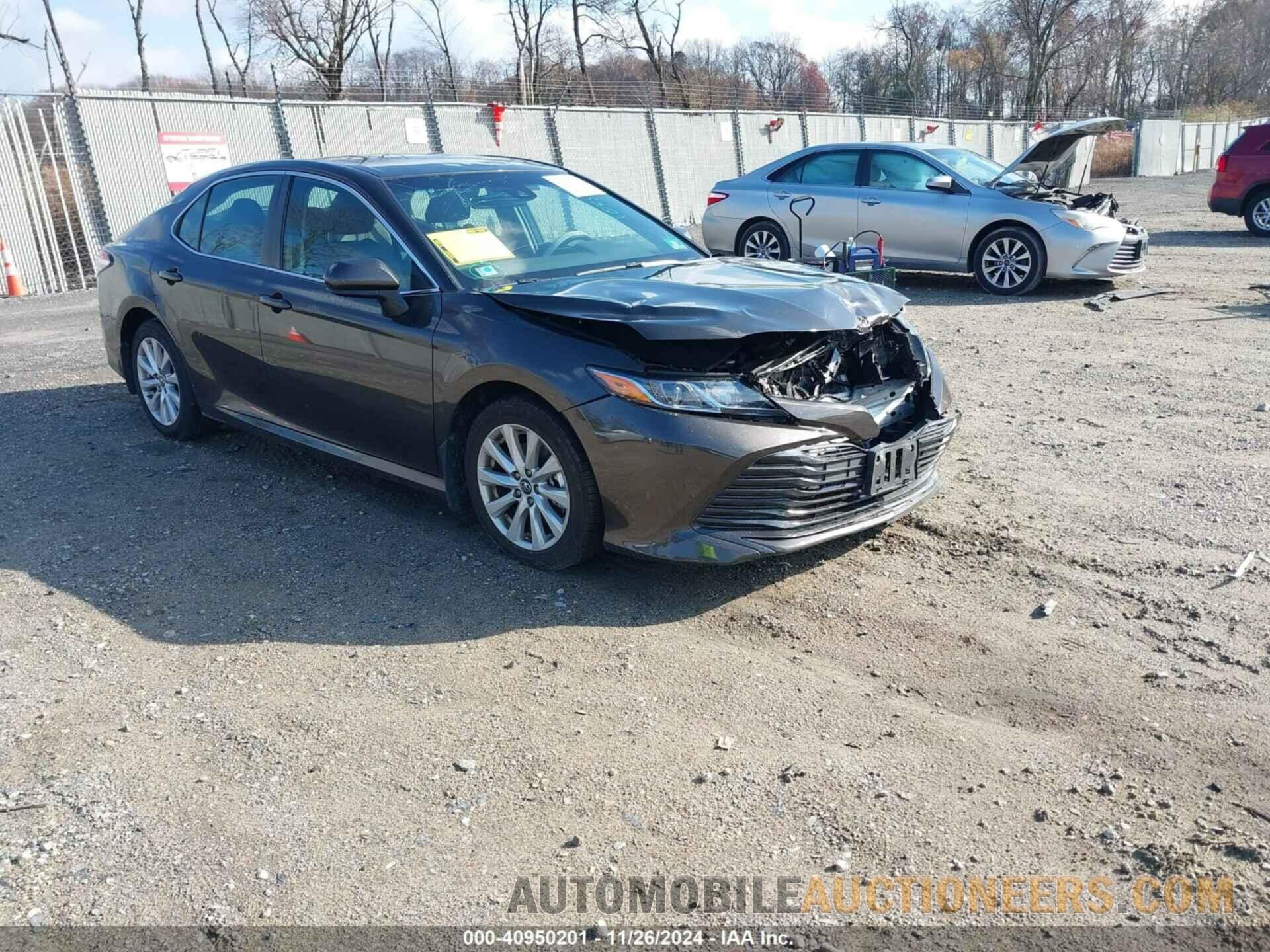 4T1B11HK9JU607523 TOYOTA CAMRY 2018