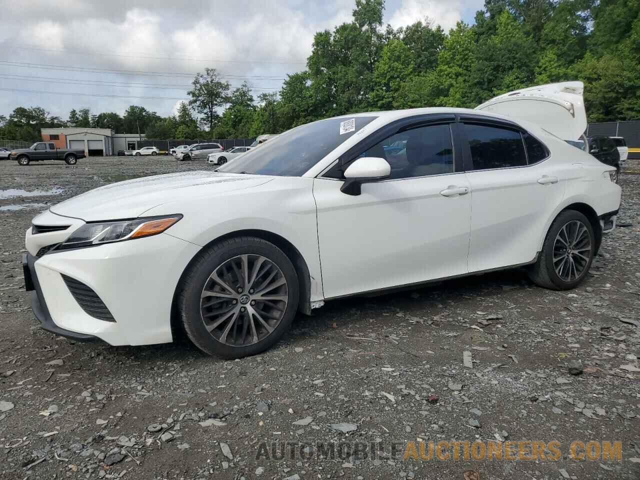 4T1B11HK9JU608283 TOYOTA CAMRY 2018