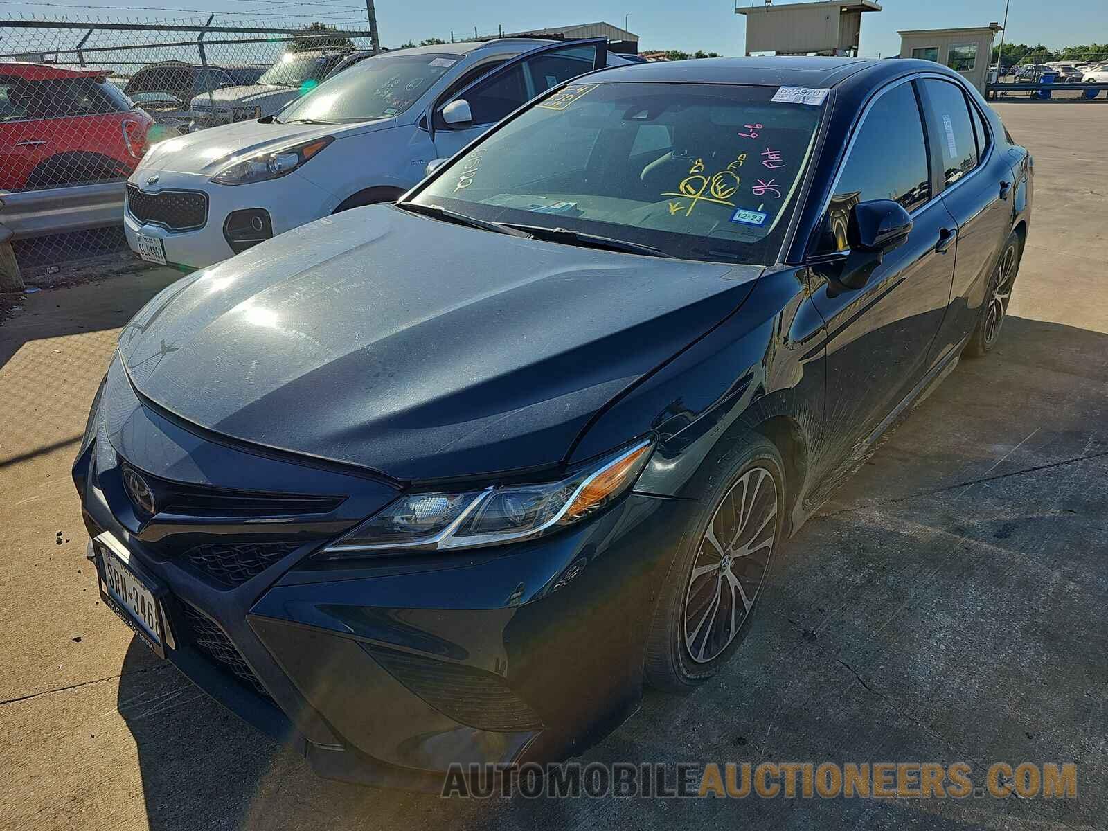 4T1B11HK9JU615122 Toyota Camry 2018