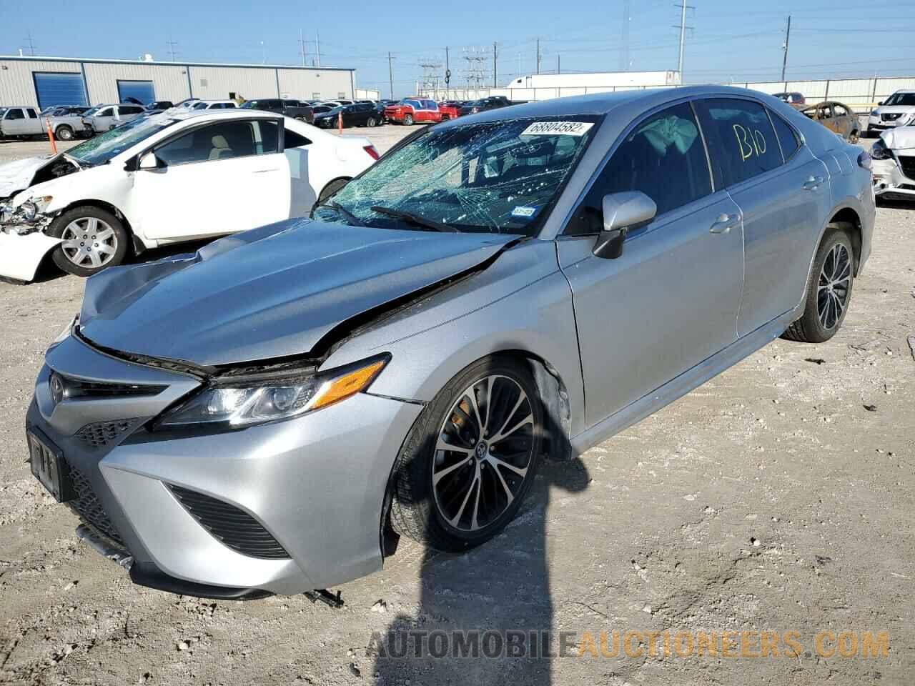 4T1B11HK9JU619218 TOYOTA CAMRY 2018