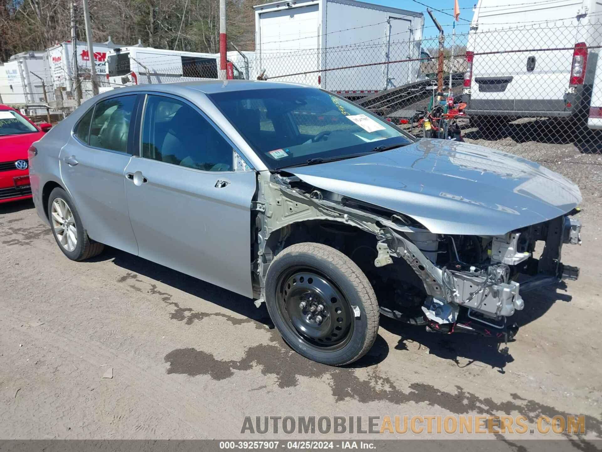 4T1B11HK9JU619526 TOYOTA CAMRY 2018