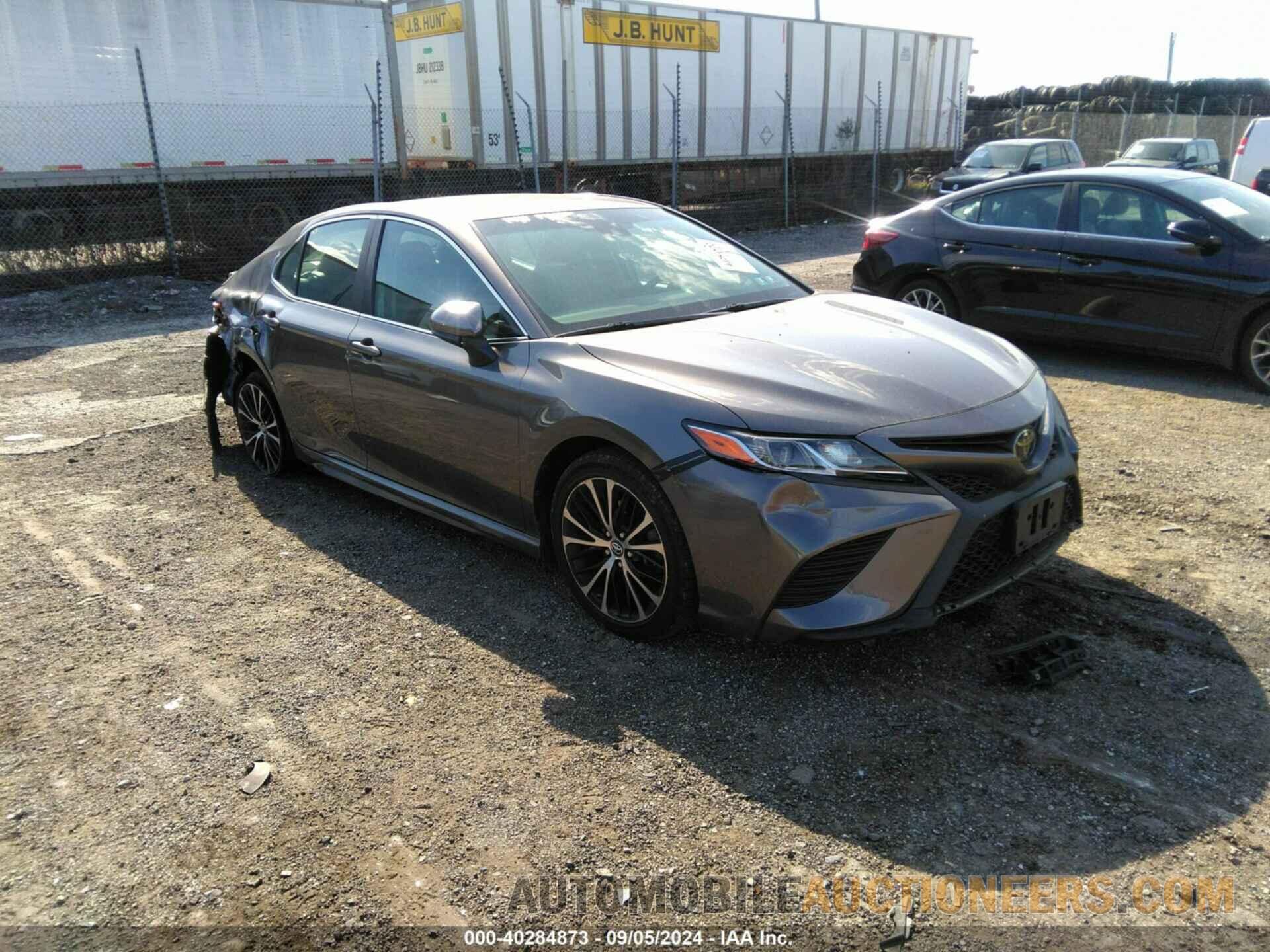 4T1B11HK9JU620692 TOYOTA CAMRY 2018