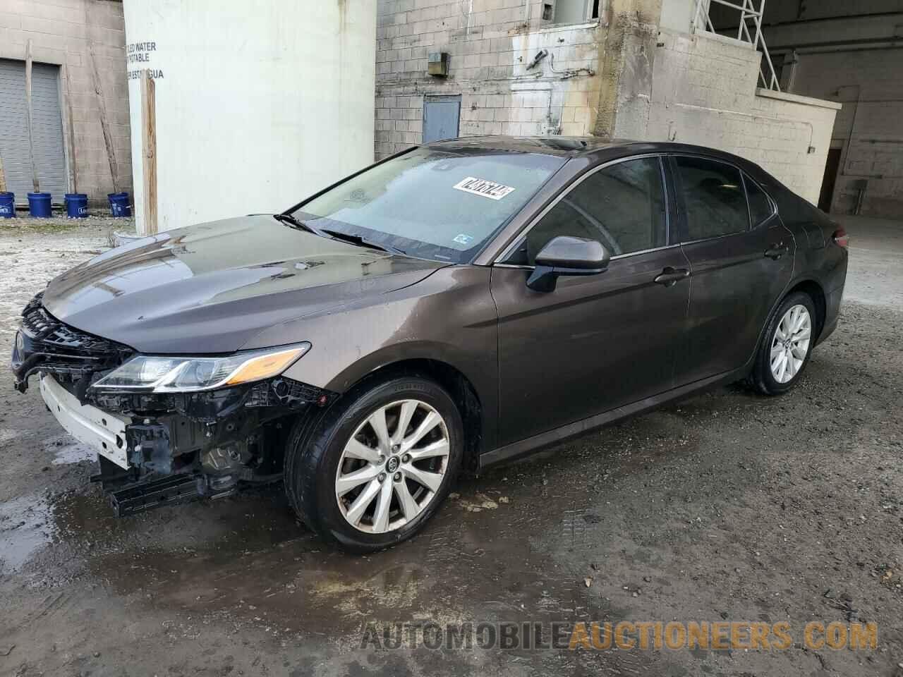 4T1B11HK9JU631983 TOYOTA CAMRY 2018