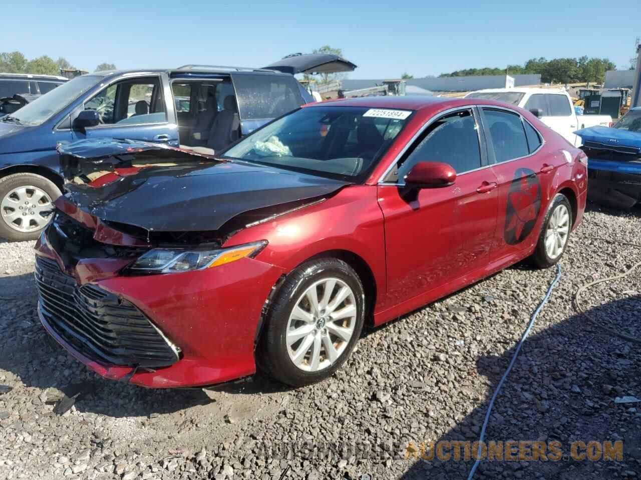 4T1B11HK9JU634267 TOYOTA CAMRY 2018