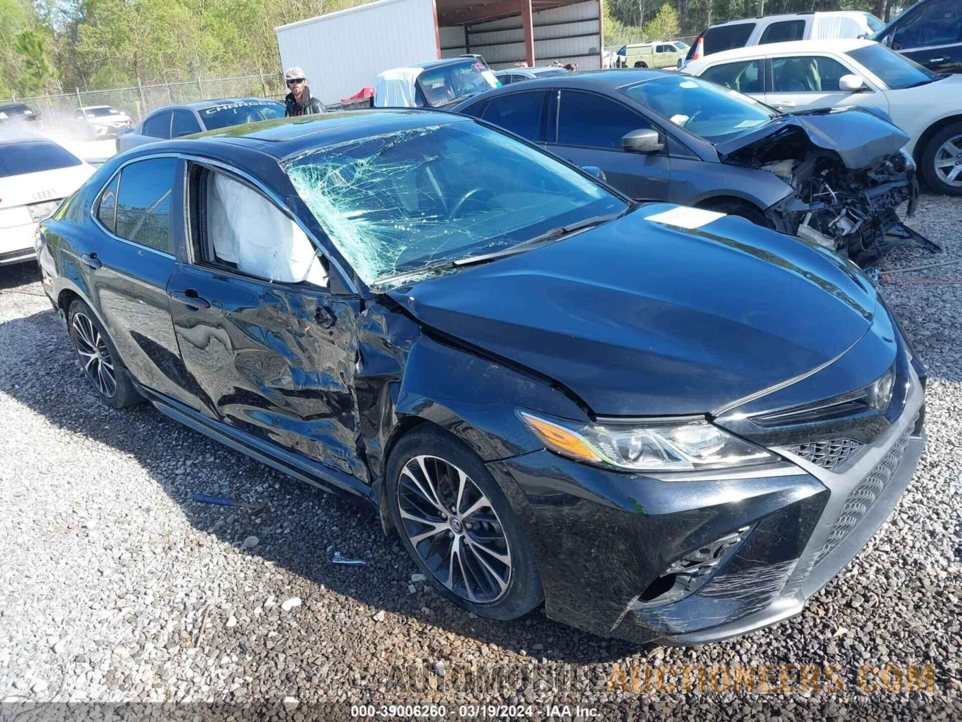 4T1B11HK9JU635385 TOYOTA CAMRY 2018