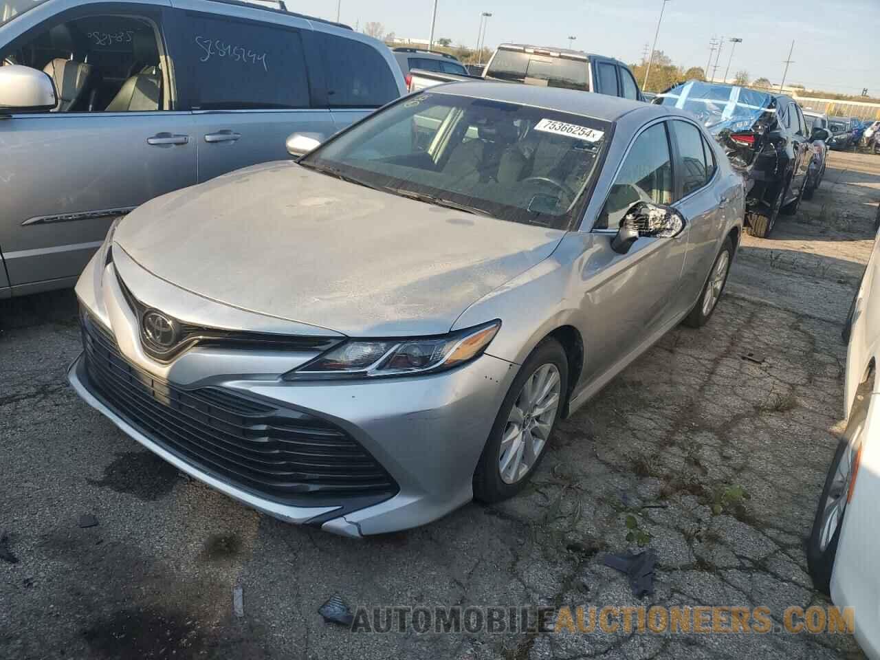 4T1B11HK9JU640280 TOYOTA CAMRY 2018