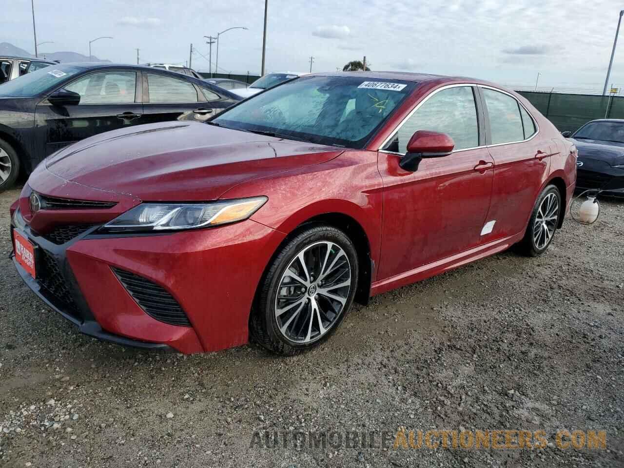 4T1B11HK9JU641140 TOYOTA CAMRY 2018