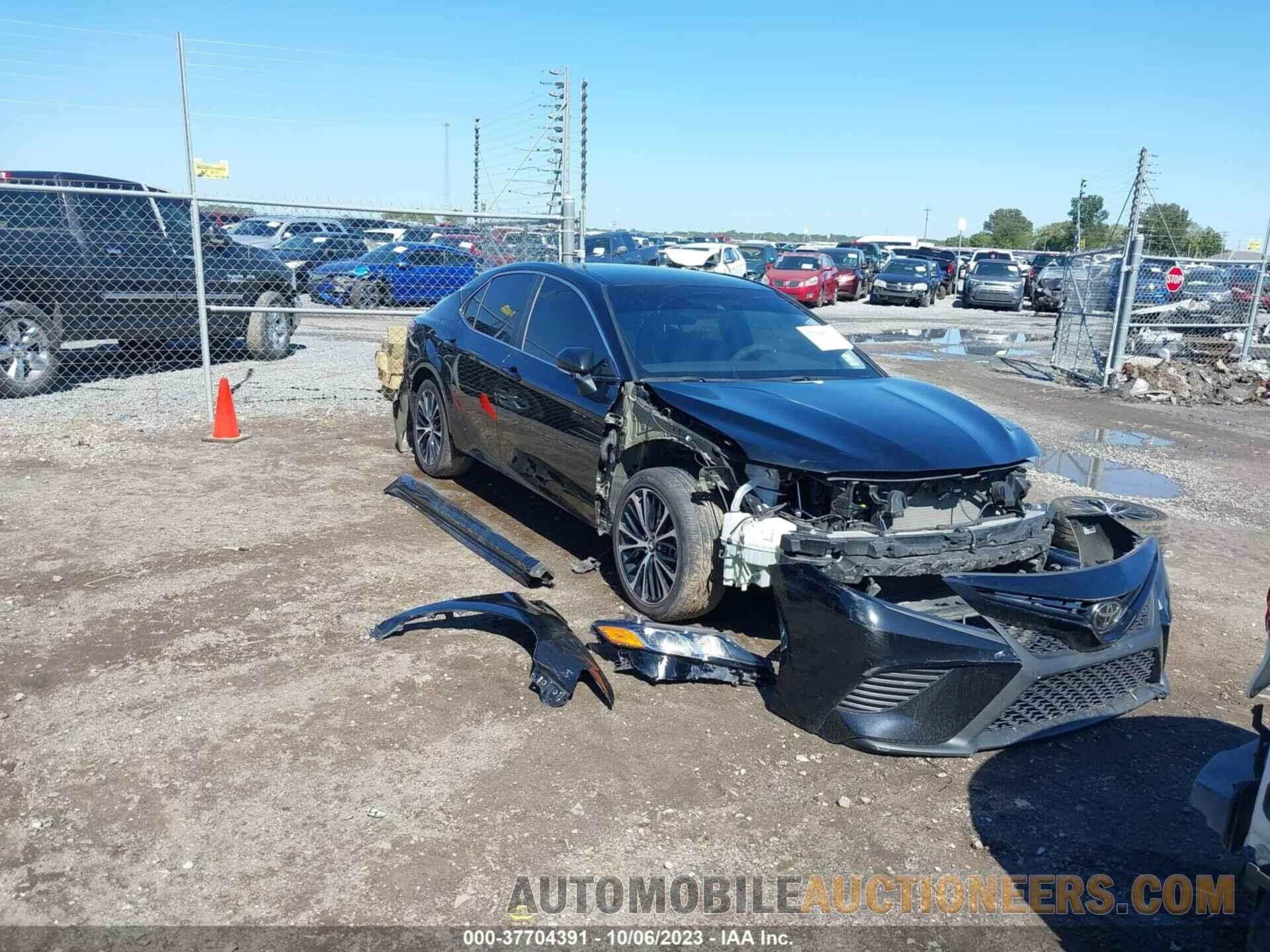 4T1B11HK9JU641512 TOYOTA CAMRY 2018