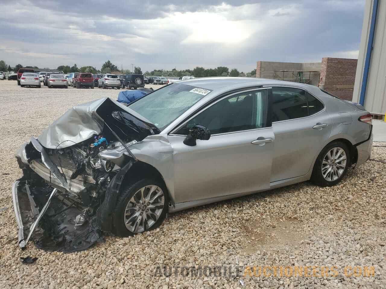 4T1B11HK9JU643907 TOYOTA CAMRY 2018