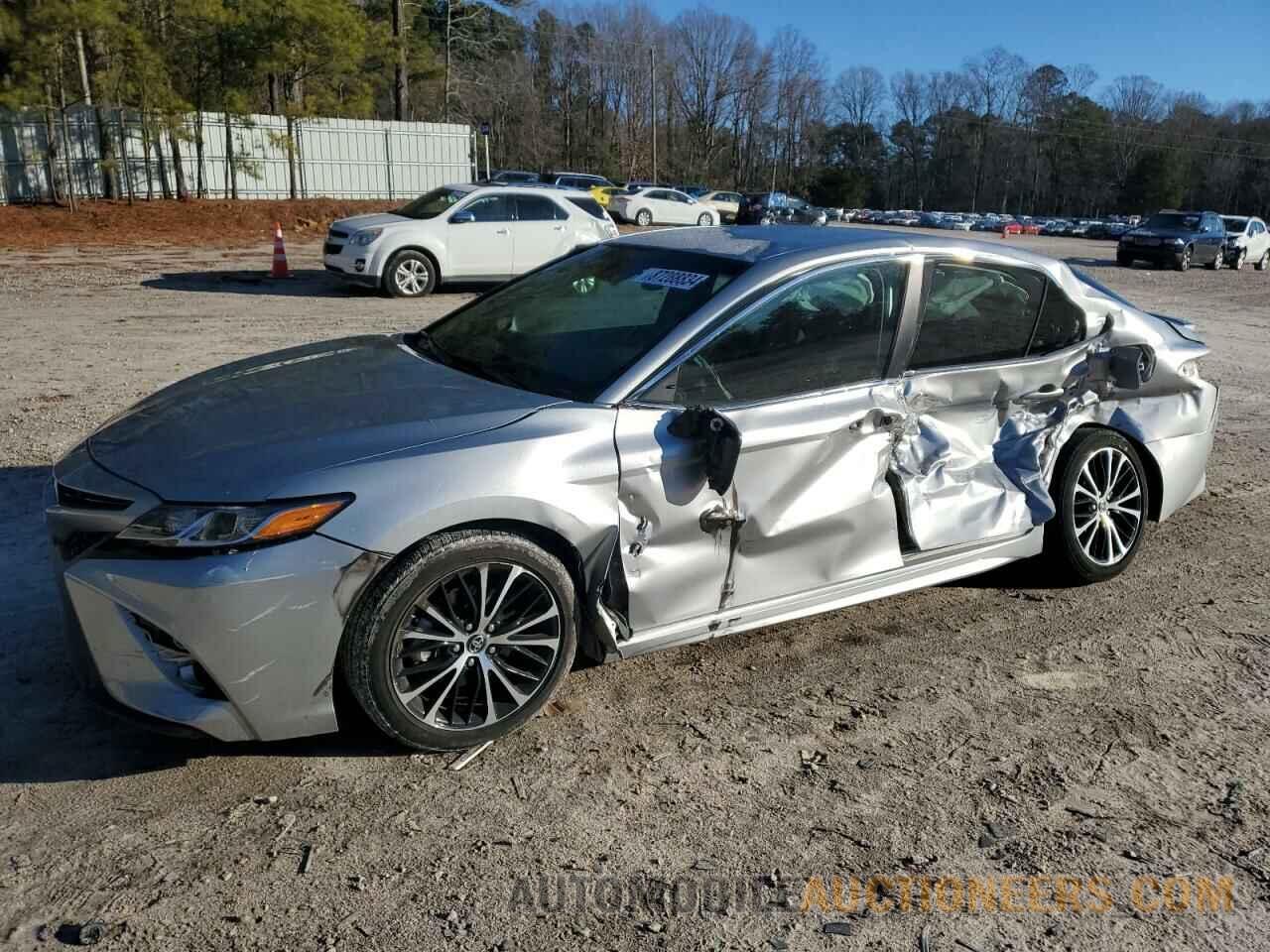 4T1B11HK9JU644717 TOYOTA CAMRY 2018