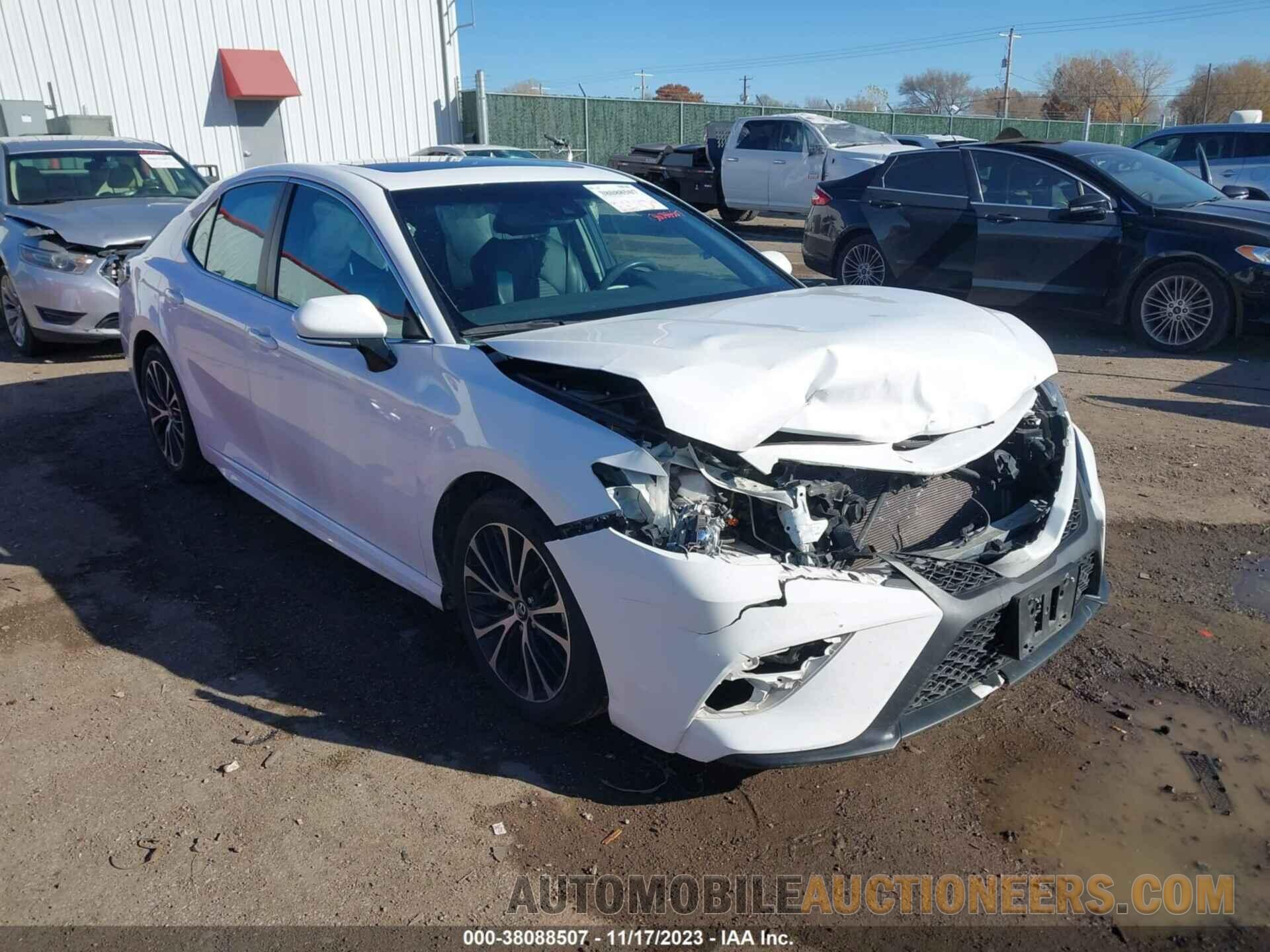 4T1B11HK9JU653112 TOYOTA CAMRY 2018