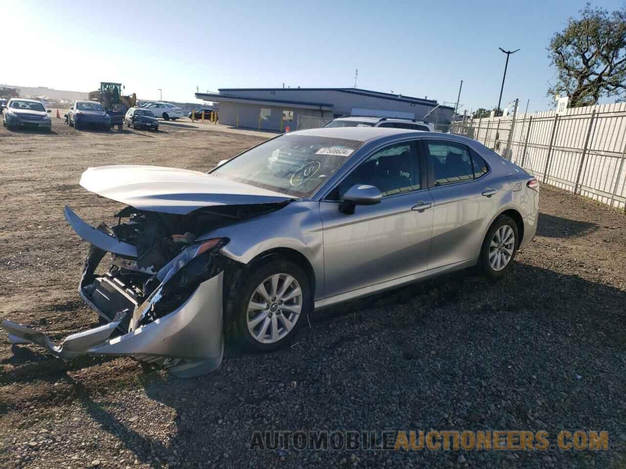 4T1B11HK9JU653272 TOYOTA CAMRY 2018