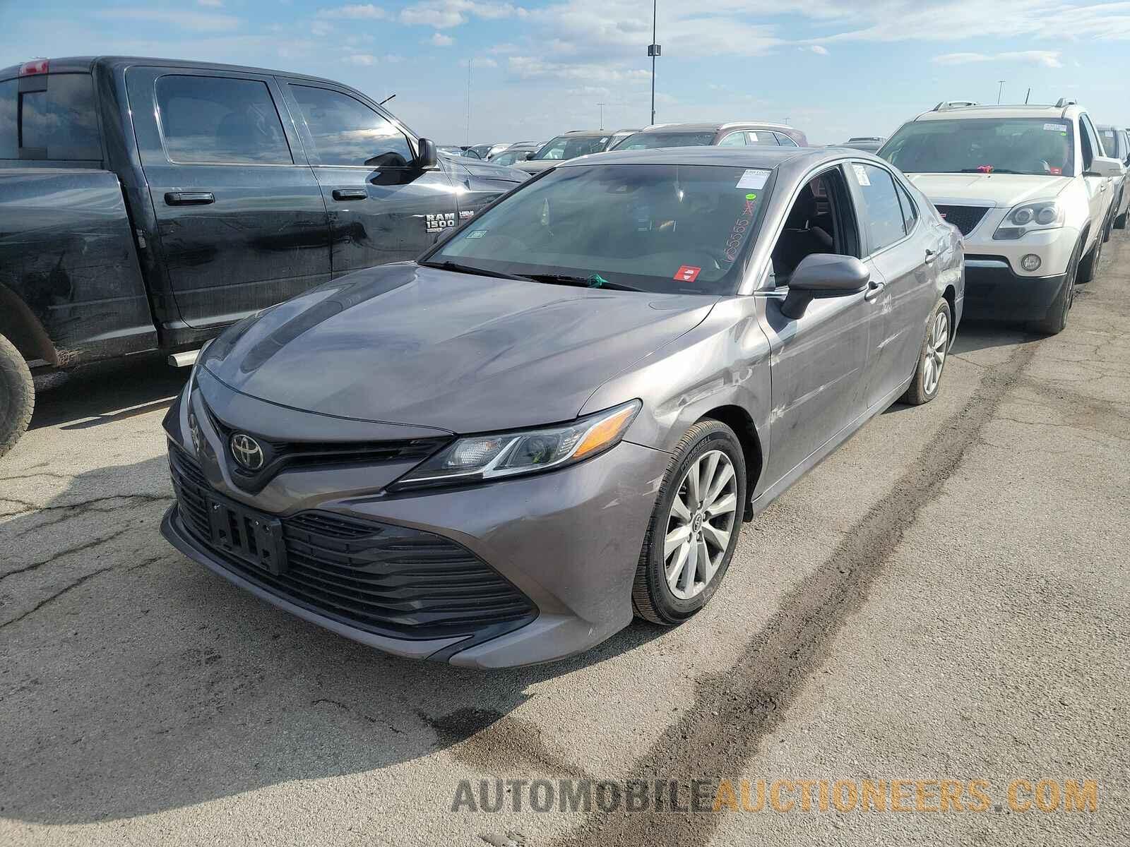 4T1B11HK9JU655555 Toyota Camry 2018