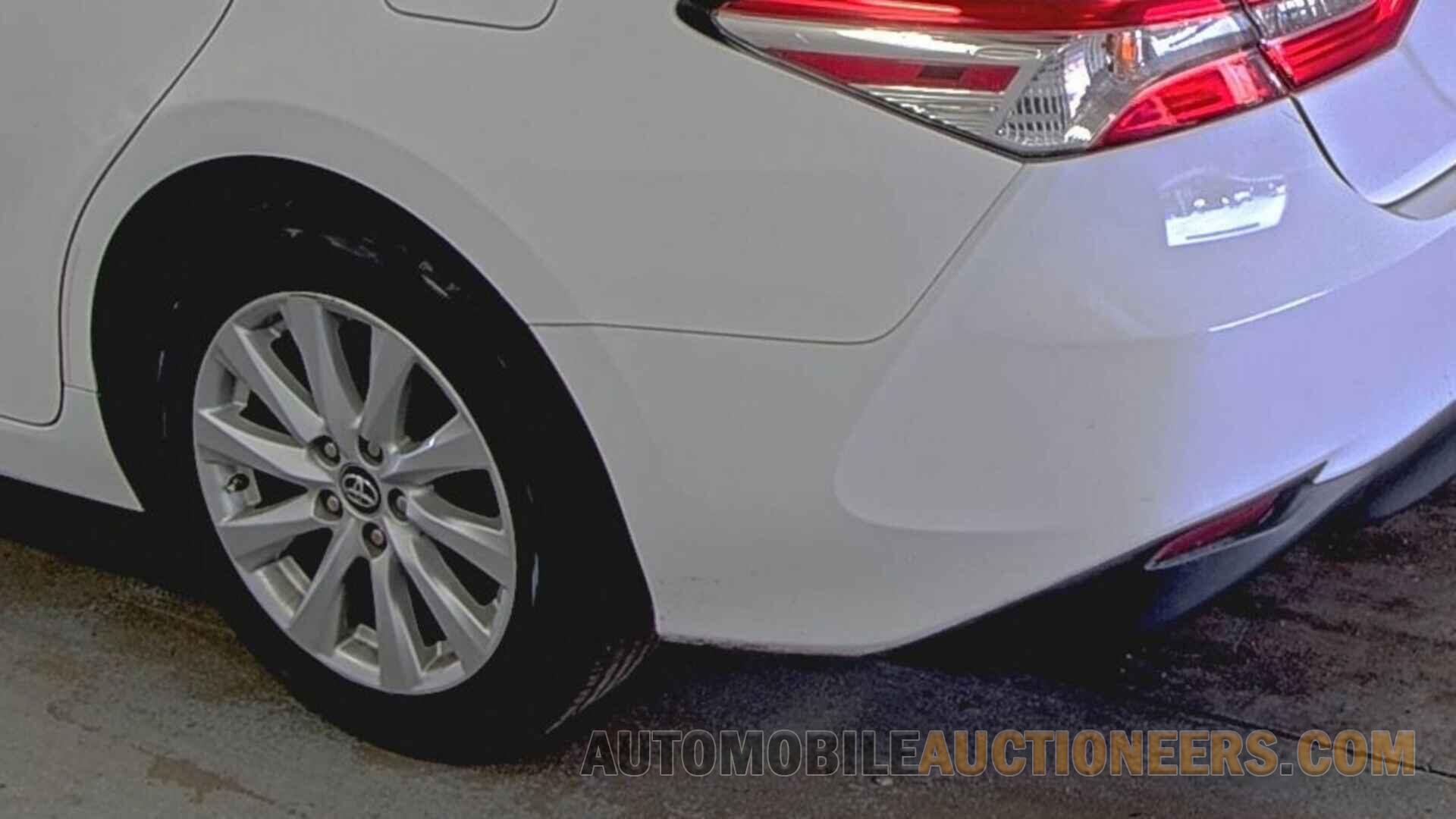 4T1B11HK9JU655653 TOYOTA CAMRY 2018