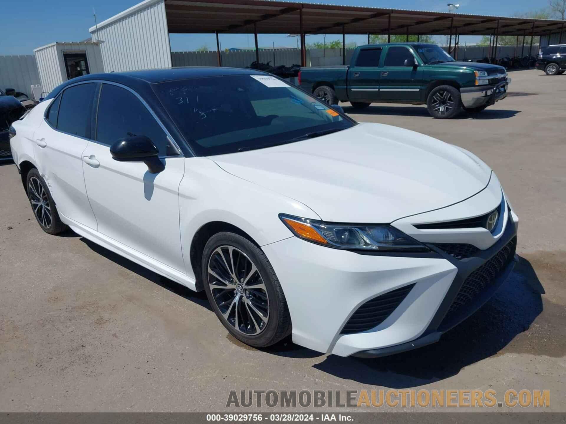 4T1B11HK9JU656365 TOYOTA CAMRY 2018