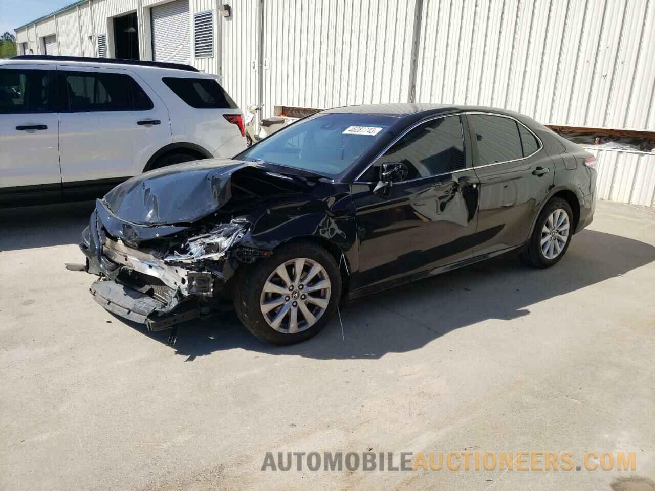 4T1B11HK9JU659590 TOYOTA CAMRY 2018