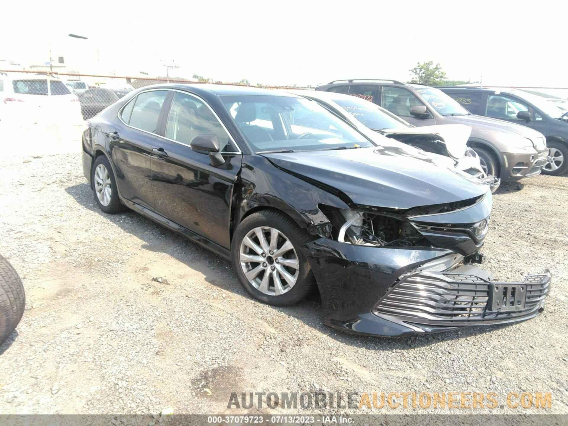 4T1B11HK9JU675353 TOYOTA CAMRY 2018