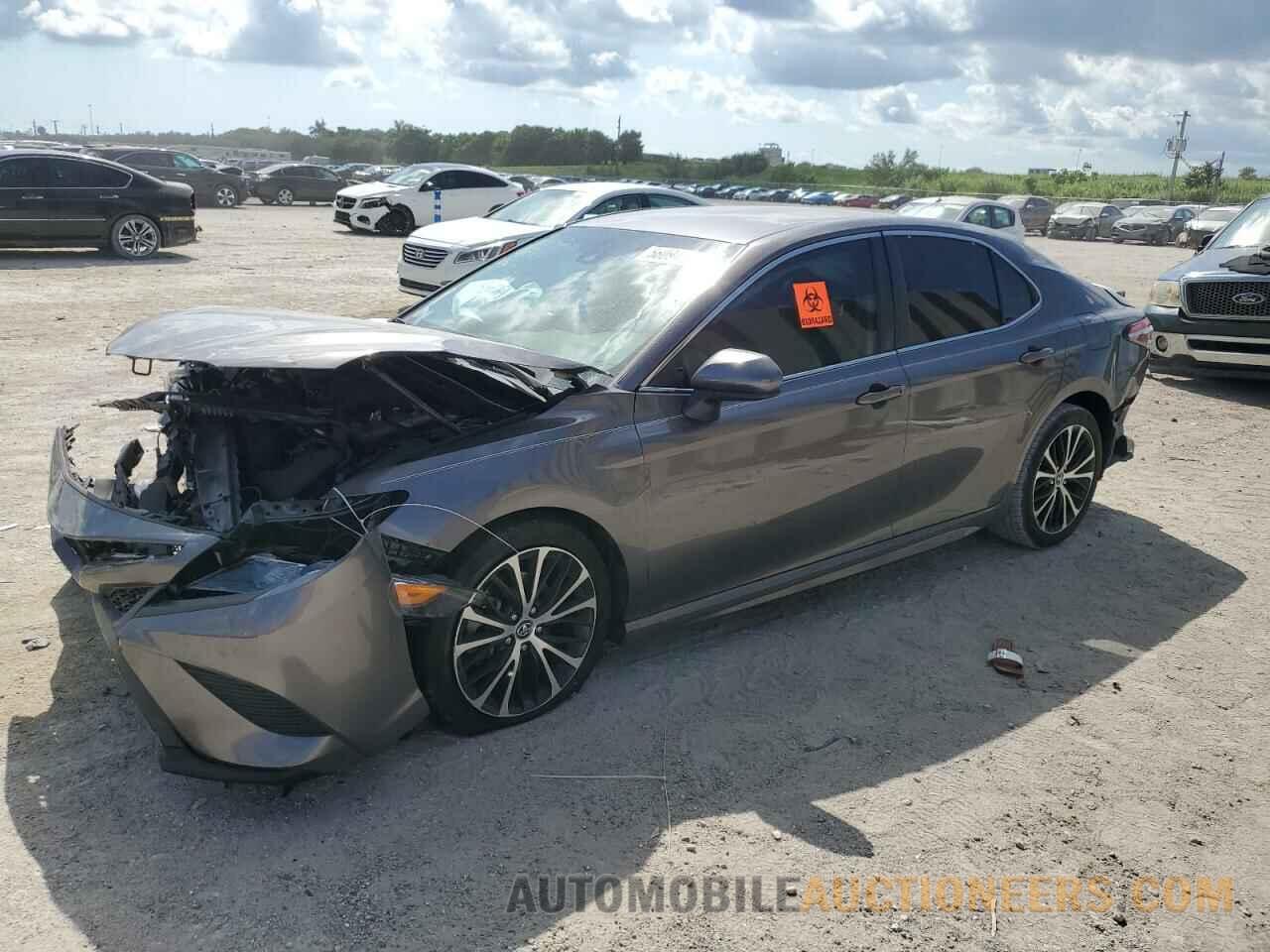 4T1B11HK9JU677300 TOYOTA CAMRY 2018