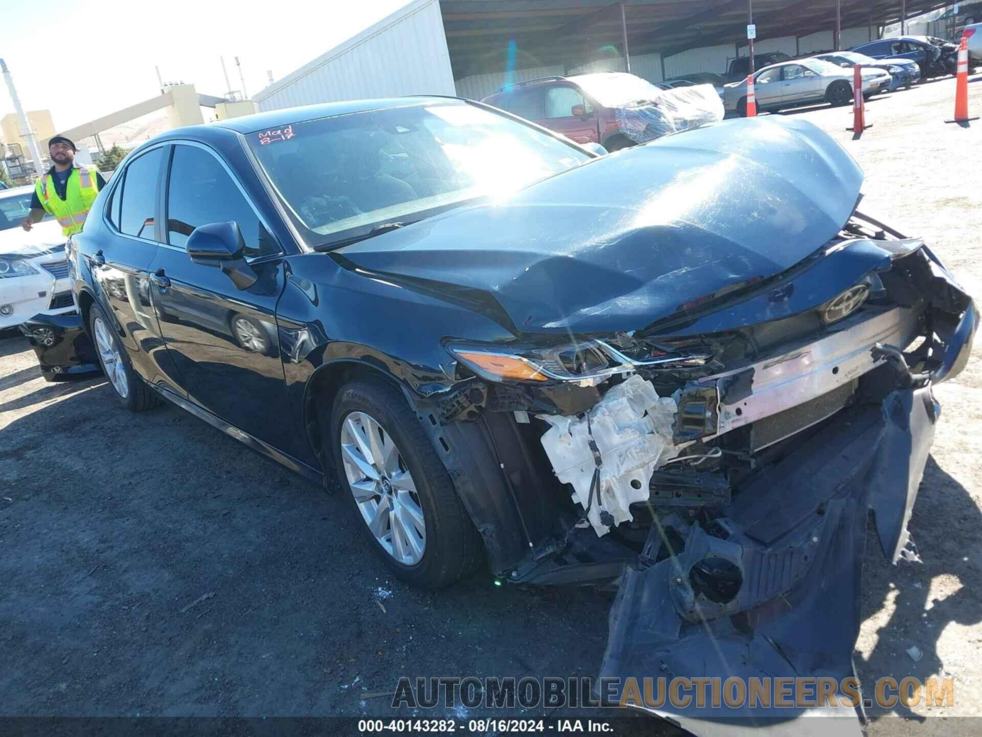 4T1B11HK9JU678141 TOYOTA CAMRY 2018