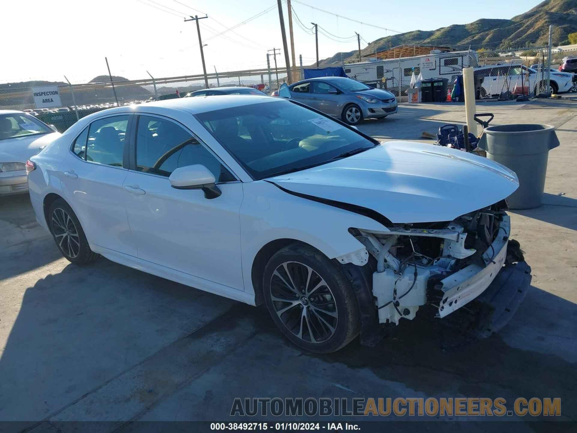 4T1B11HKXJU002118 TOYOTA CAMRY 2018