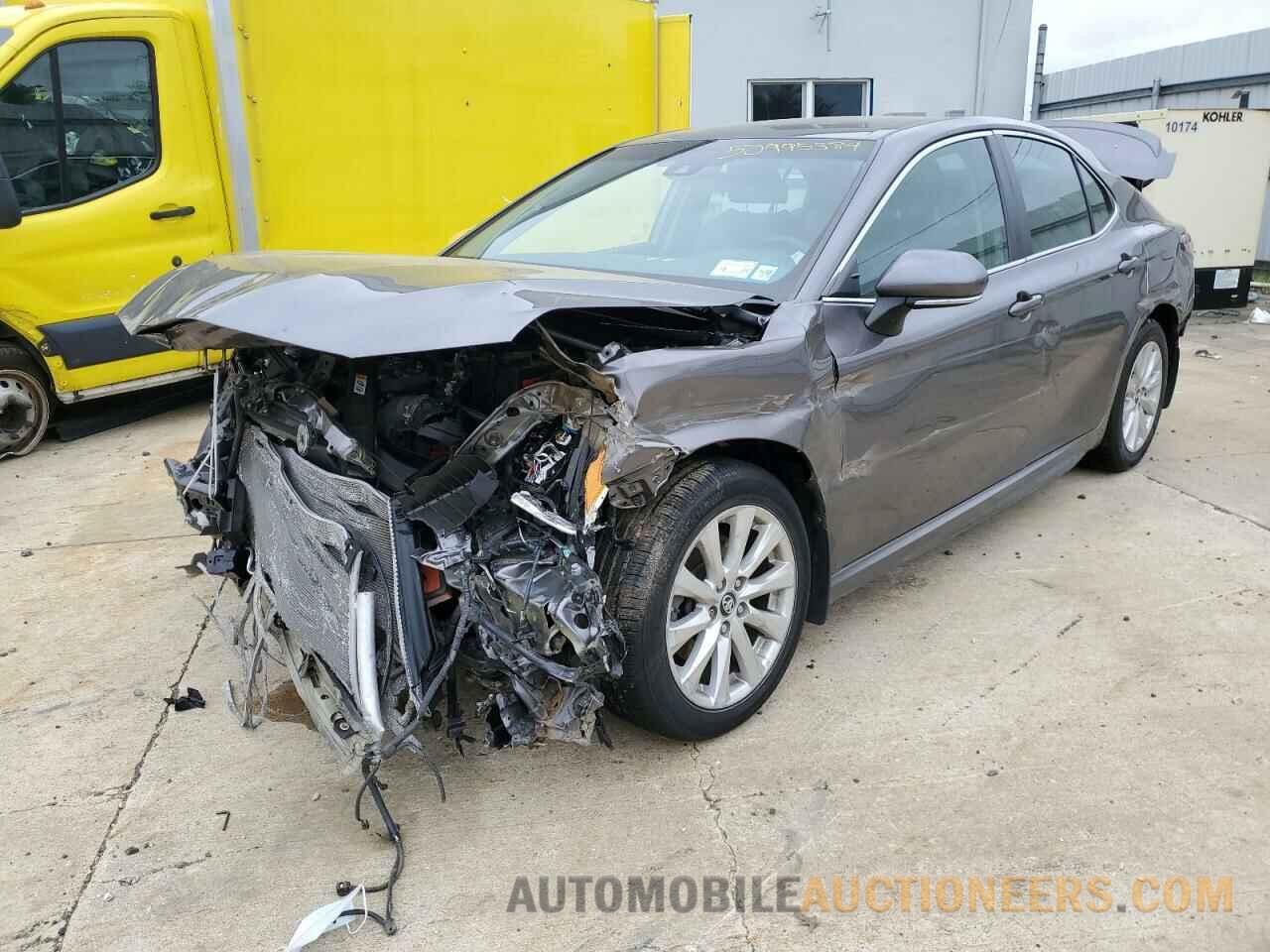 4T1B11HKXJU006606 TOYOTA CAMRY 2018