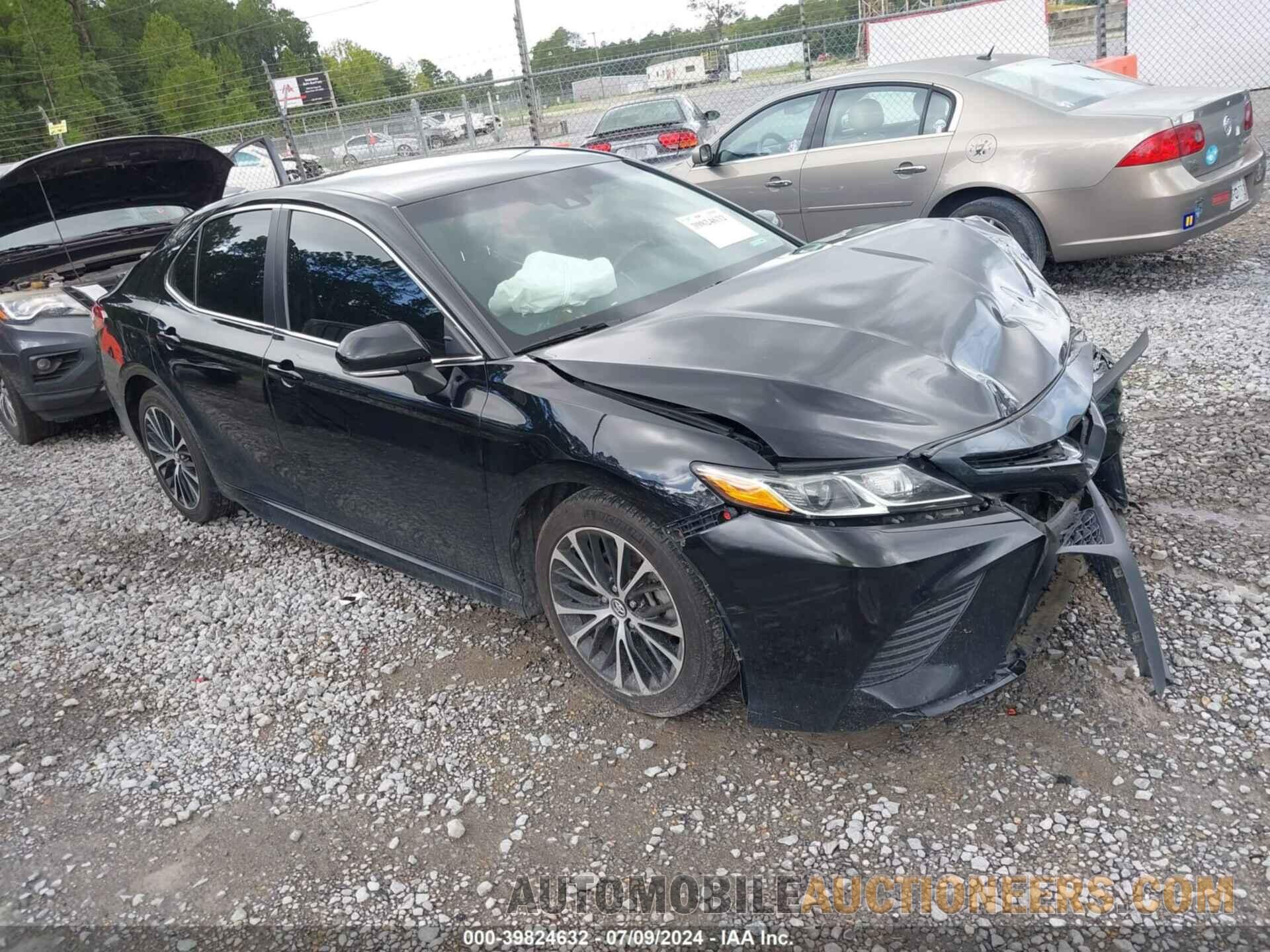 4T1B11HKXJU017119 TOYOTA CAMRY 2018