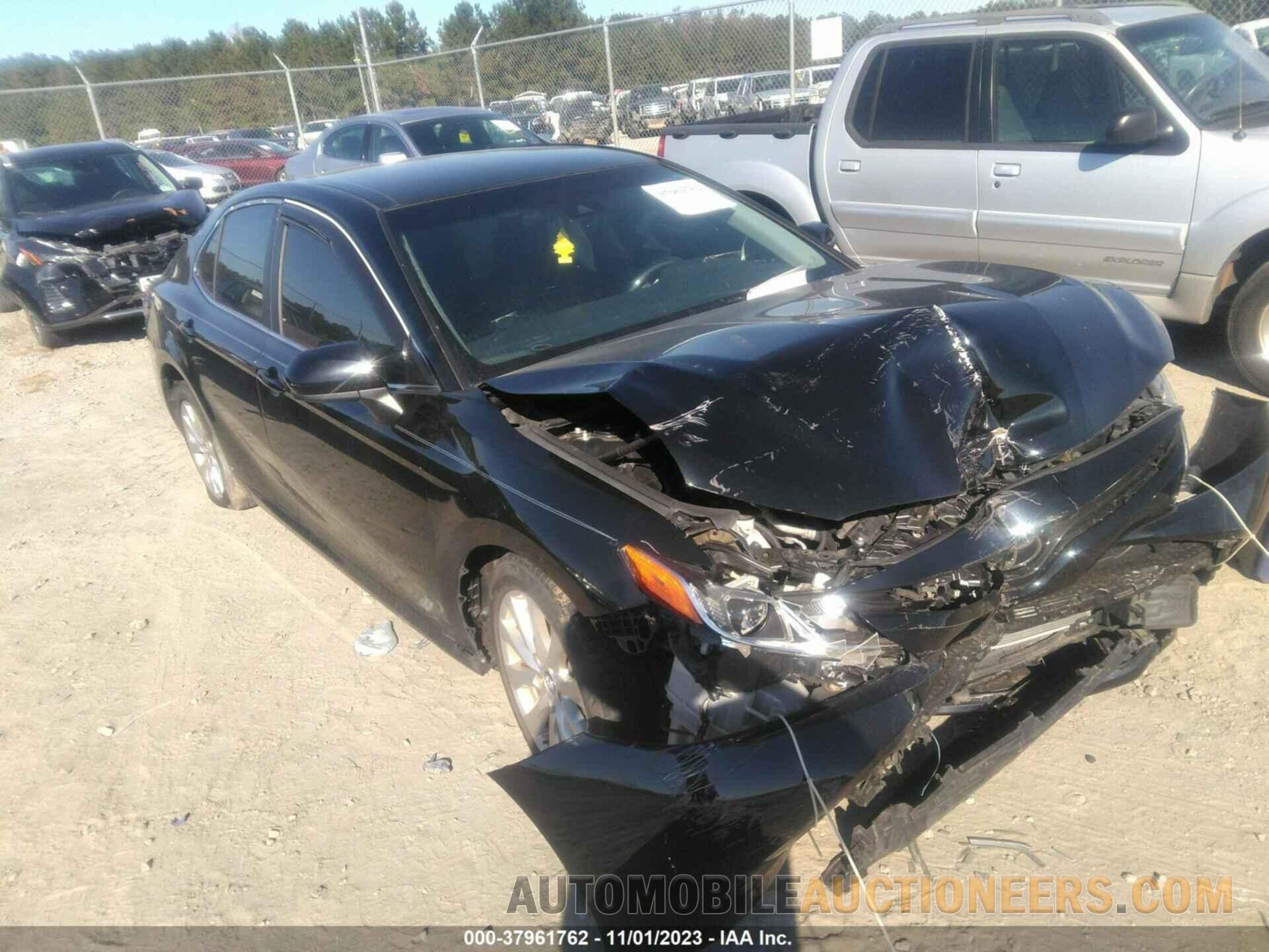 4T1B11HKXJU017220 TOYOTA CAMRY 2018