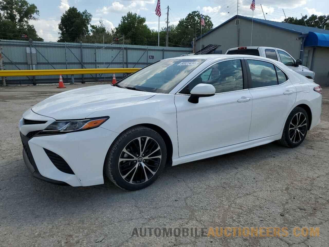 4T1B11HKXJU036415 TOYOTA CAMRY 2018