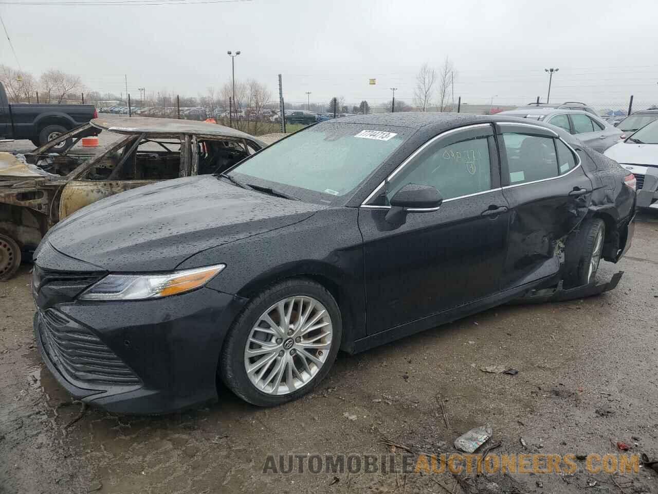 4T1B11HKXJU040724 TOYOTA CAMRY 2018