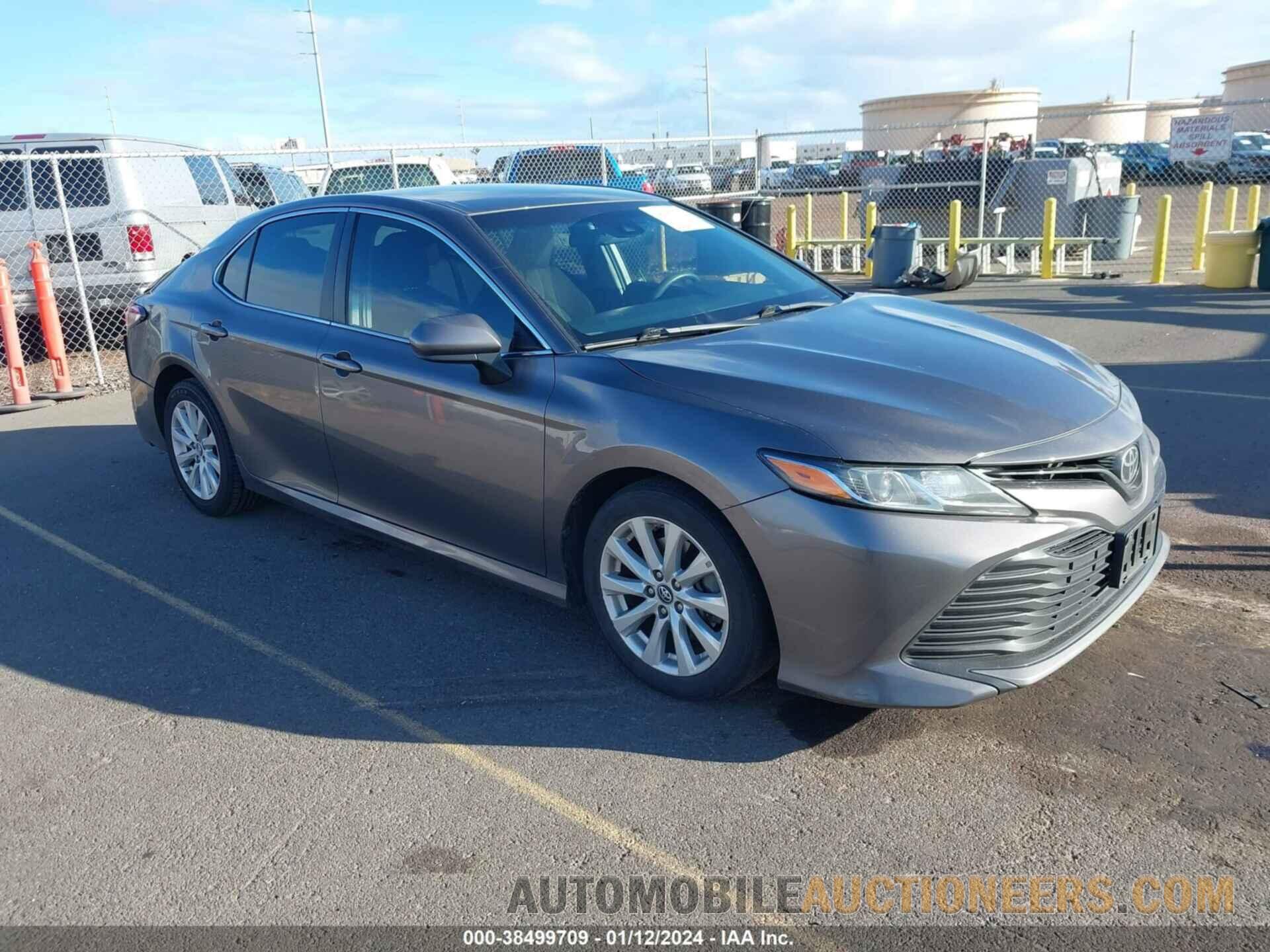 4T1B11HKXJU042280 TOYOTA CAMRY 2018