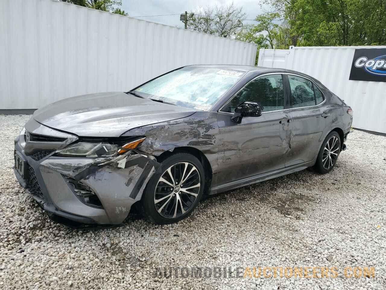 4T1B11HKXJU043302 TOYOTA CAMRY 2018