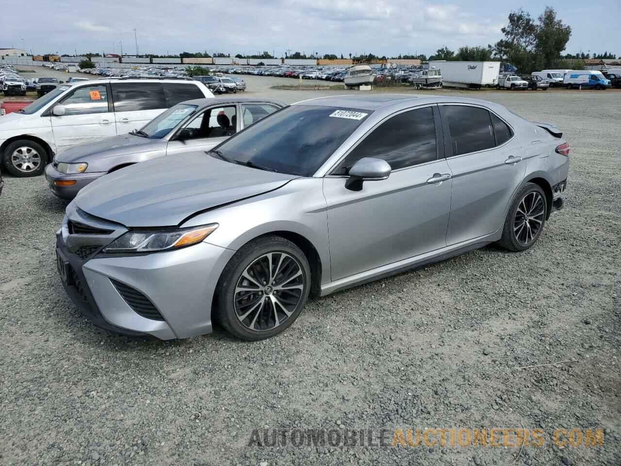 4T1B11HKXJU045700 TOYOTA CAMRY 2018