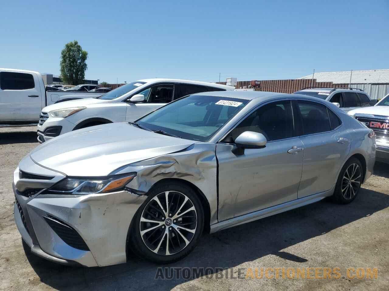 4T1B11HKXJU051156 TOYOTA CAMRY 2018