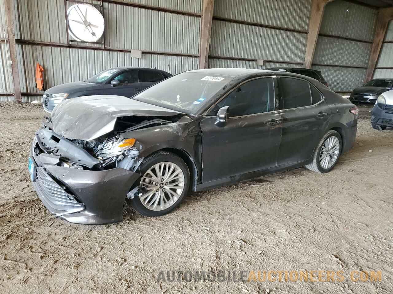 4T1B11HKXJU052727 TOYOTA CAMRY 2018